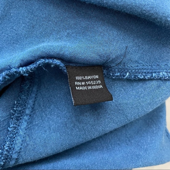 Style Envy Women’s Blue Button Down Shirt Size M - Picture 10 of 10